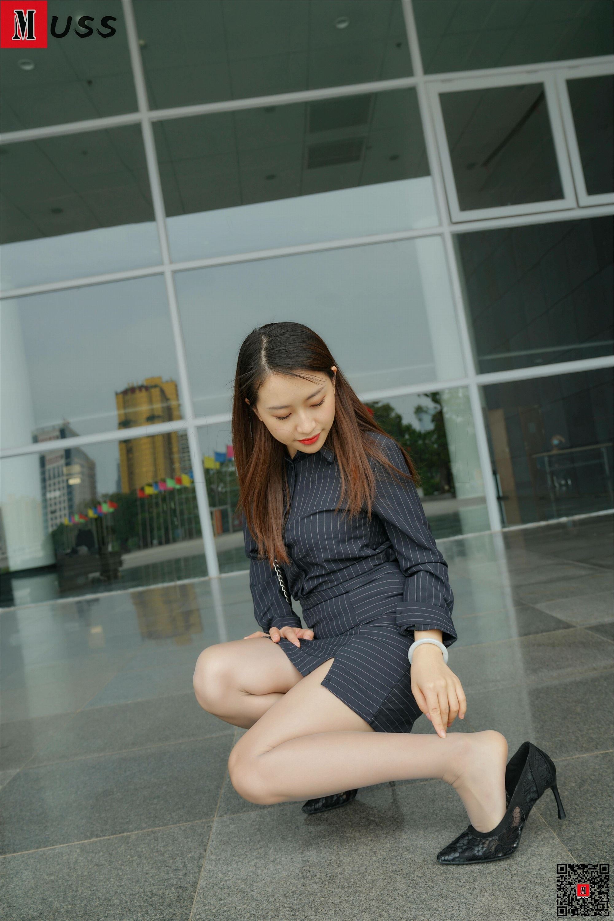 MussGirl慕丝女郎  NO.203 条纹制服肉丝小婕